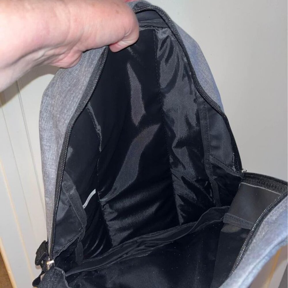 New! Backpack for Food Service Workers - Picture 5 of 10